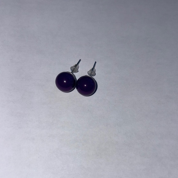 Elegant Purple Stud Earrings NWOT - Picture 1 of 5